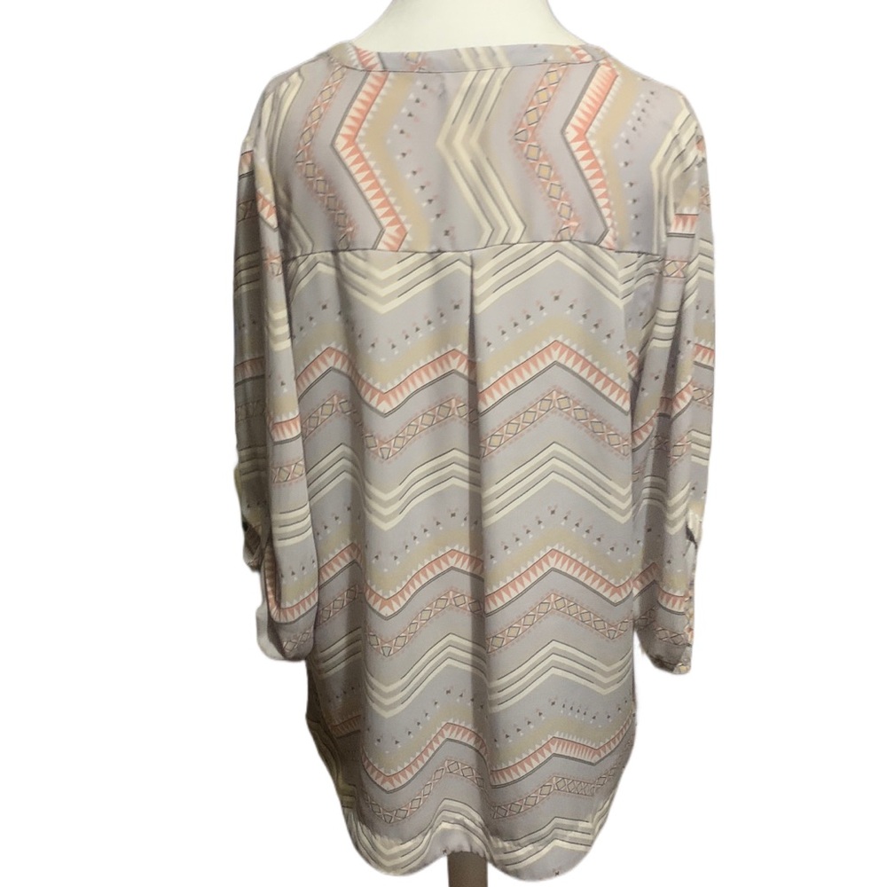 Maurice’s Gray Chevron Blouse Plus Size 1 - Picture 3 of 8
